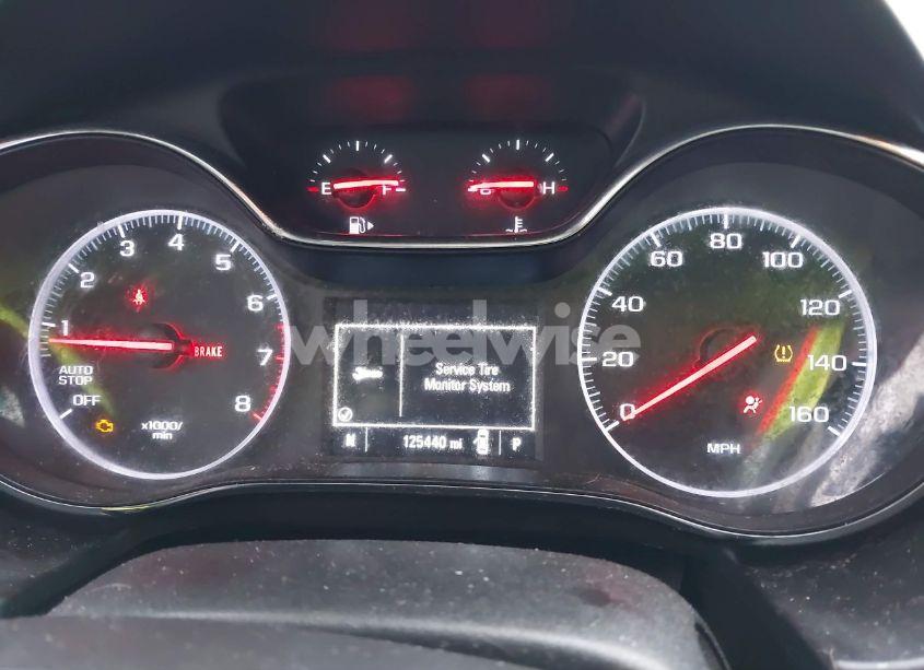 Photo 7 of 2019 Chevrolet Cruze LT (VIN 1G1BE5SM4K7107241)