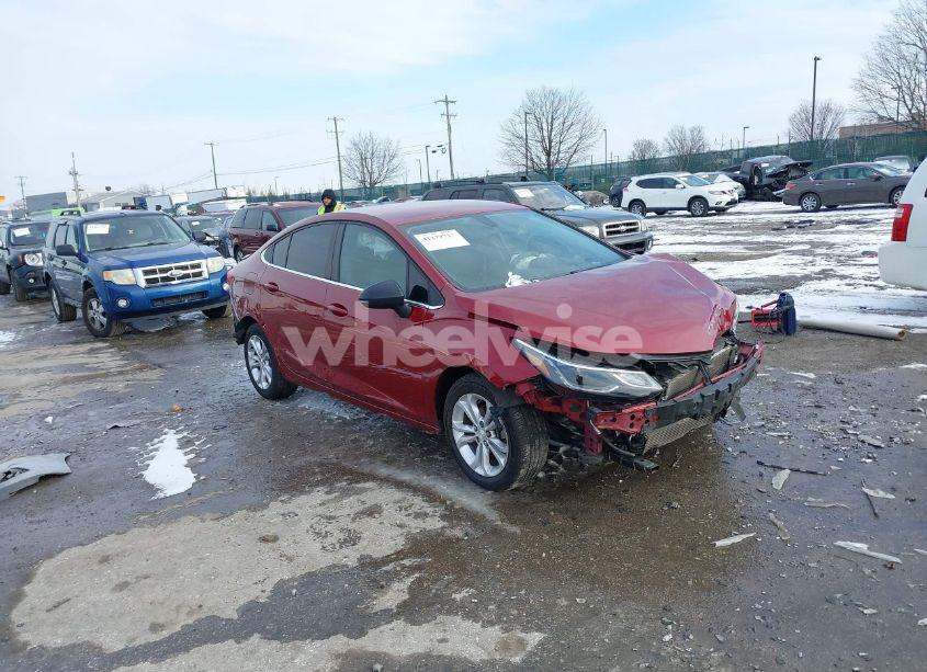 2019 Chevrolet Cruze LT (VIN 1G1BE5SM4K7122872) main photo
