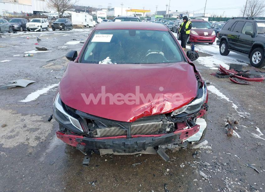 Photo 13 of 2019 Chevrolet Cruze LT (VIN 1G1BE5SM4K7122872)