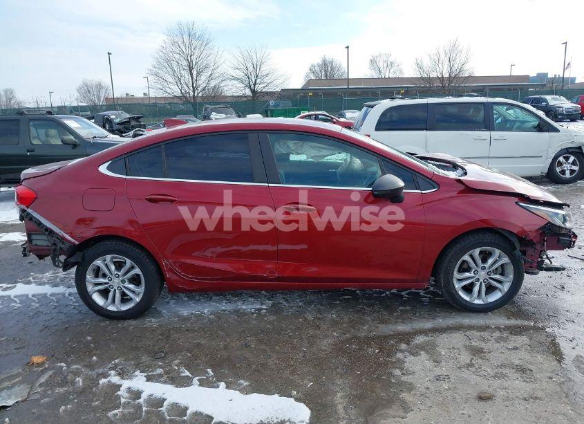 Photo 14 of 2019 Chevrolet Cruze LT (VIN 1G1BE5SM4K7122872)