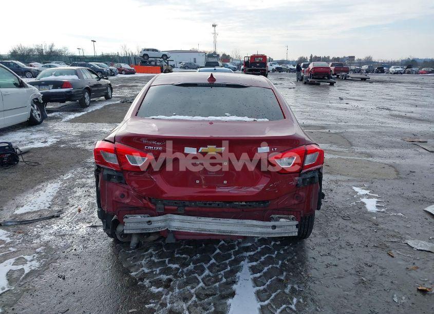 Photo 17 of 2019 Chevrolet Cruze LT (VIN 1G1BE5SM4K7122872)