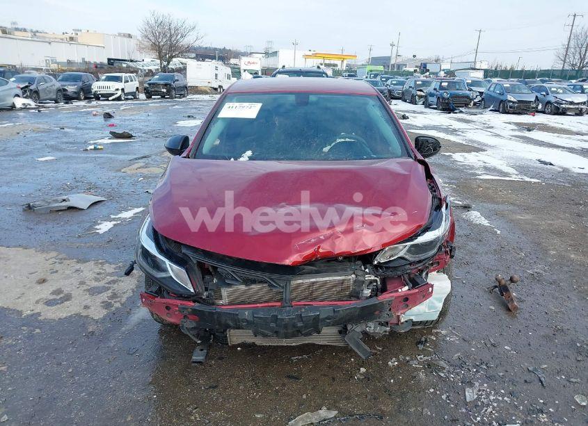 Photo 6 of 2019 Chevrolet Cruze LT (VIN 1G1BE5SM4K7122872)