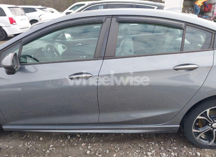 Photo 14 of 2019 Chevrolet Cruze LT (VIN 1G1BE5SM4K7131426)