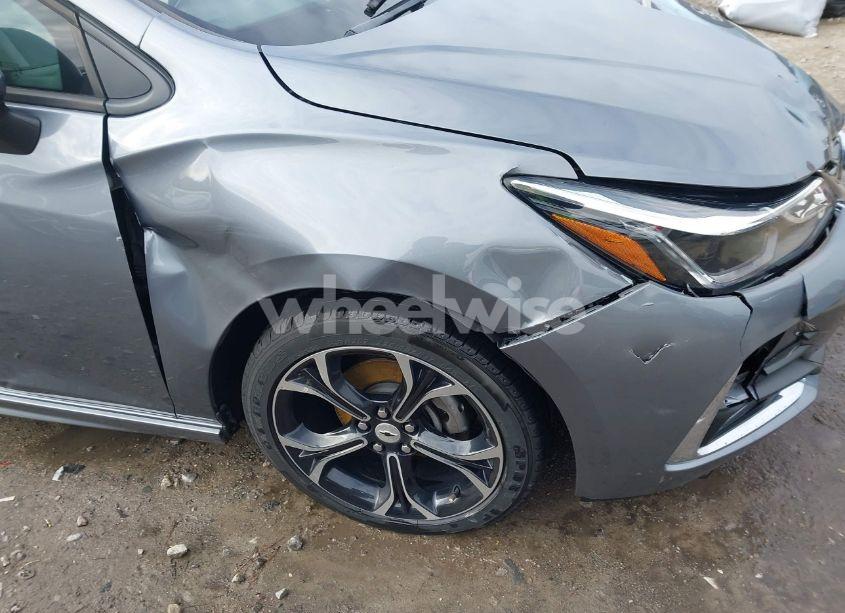 Photo 17 of 2019 Chevrolet Cruze LT (VIN 1G1BE5SM4K7131426)