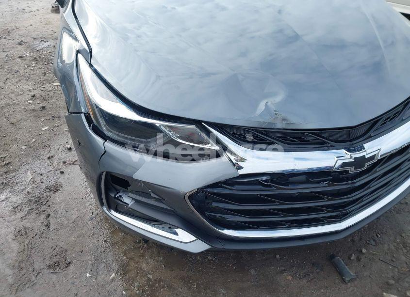 Photo 6 of 2019 Chevrolet Cruze LT (VIN 1G1BE5SM4K7131426)