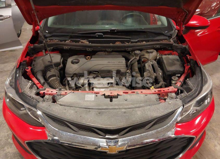 Photo 10 of 2019 Chevrolet Cruze LT (VIN 1G1BE5SM4K7142717)