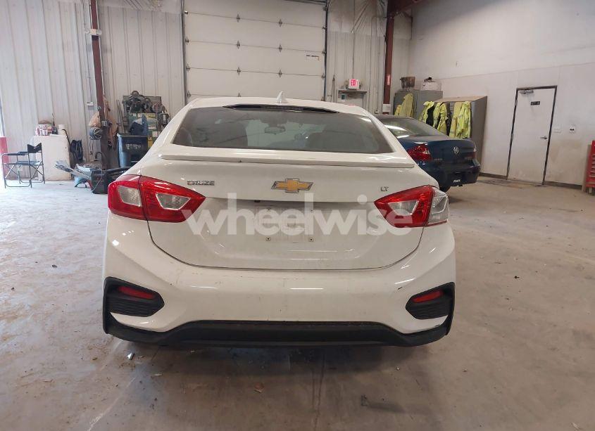 Photo 16 of 2016 Chevrolet Cruze LT AUTO (VIN 1G1BE5SM5G7270911)