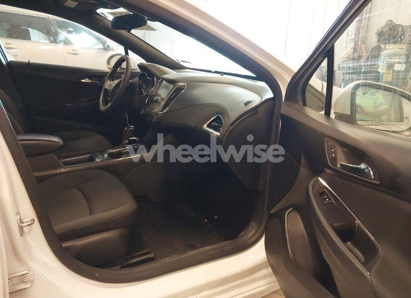 Photo 5 of 2016 Chevrolet Cruze LT AUTO (VIN 1G1BE5SM5G7270911)