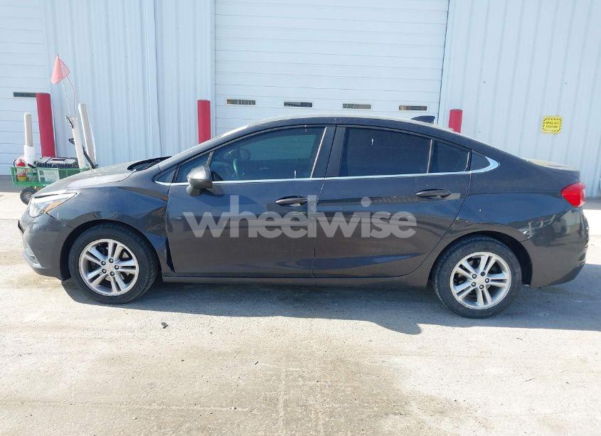 Photo 15 of 2017 Chevrolet Cruze LT AUTO (VIN 1G1BE5SM5H7105247)