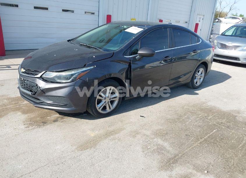 Photo 2 of 2017 Chevrolet Cruze LT AUTO (VIN 1G1BE5SM5H7105247)
