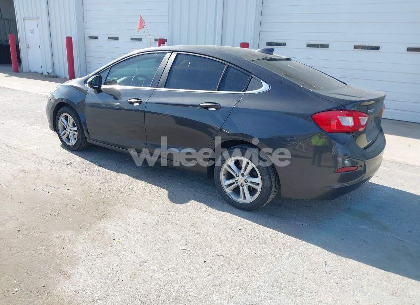 Photo 3 of 2017 Chevrolet Cruze LT AUTO (VIN 1G1BE5SM5H7105247)
