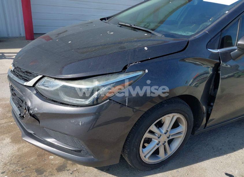 Photo 6 of 2017 Chevrolet Cruze LT AUTO (VIN 1G1BE5SM5H7105247)