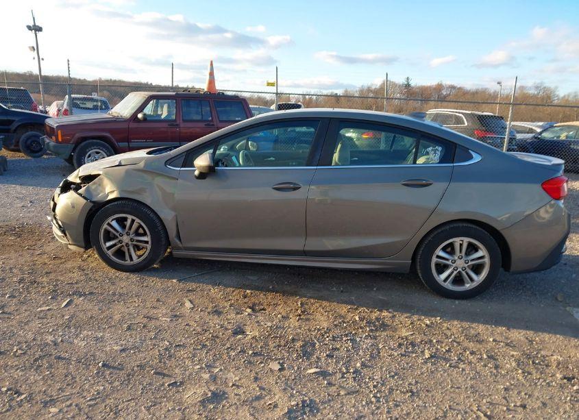 Photo 14 of 2017 Chevrolet Cruze LT AUTO (VIN 1G1BE5SM5H7142783)