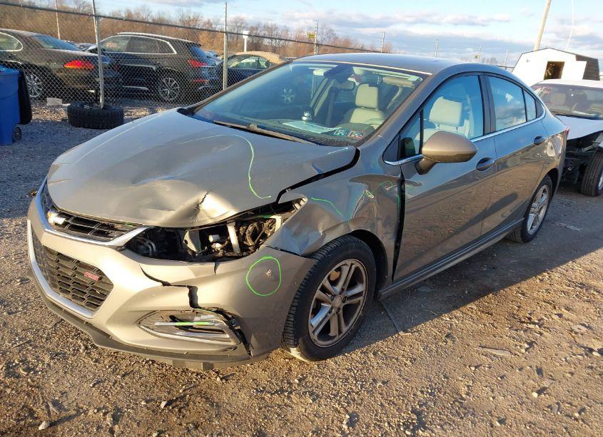 Photo 2 of 2017 Chevrolet Cruze LT AUTO (VIN 1G1BE5SM5H7142783)