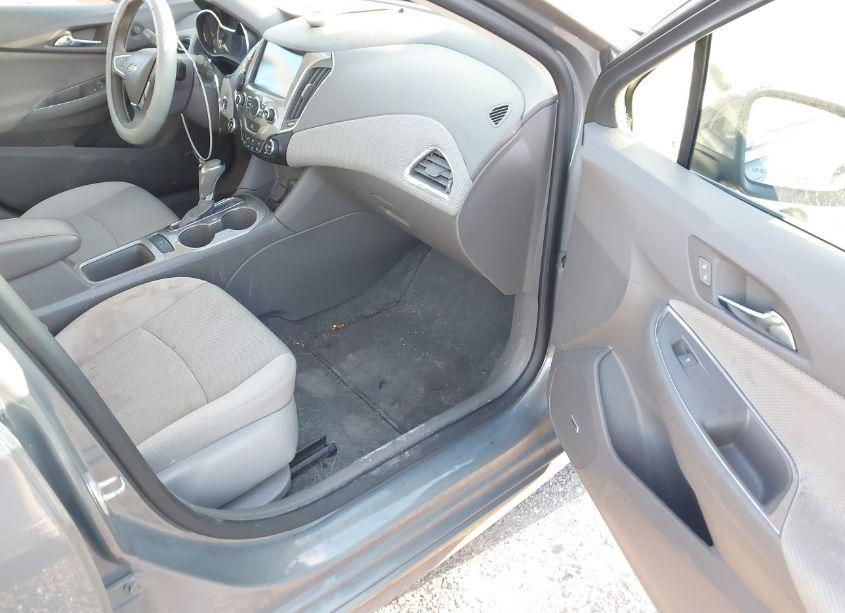 Photo 5 of 2017 Chevrolet Cruze LT AUTO (VIN 1G1BE5SM5H7142783)