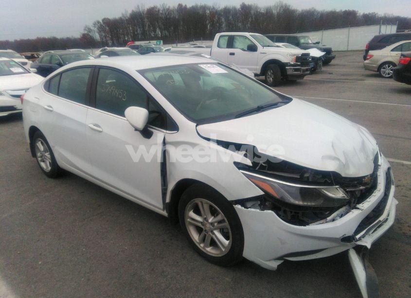 2017 Chevrolet Cruze LT AUTO (VIN 1G1BE5SM5H7143867) main photo