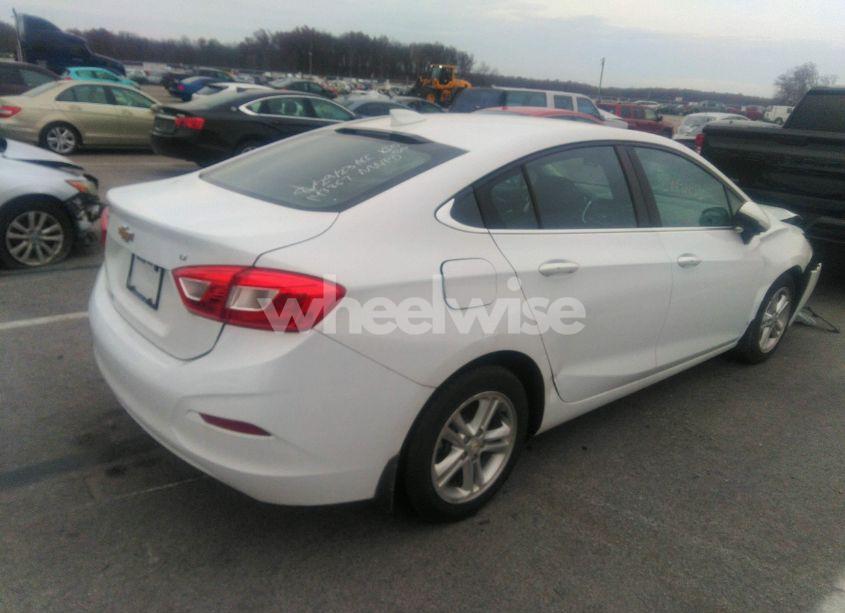 Photo 4 of 2017 Chevrolet Cruze LT AUTO (VIN 1G1BE5SM5H7143867)