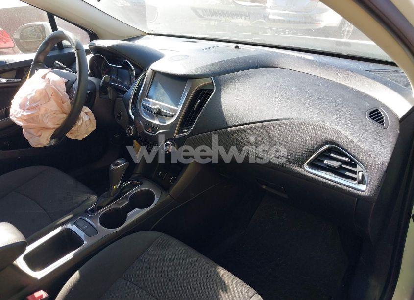 Photo 5 of 2017 Chevrolet Cruze LT AUTO (VIN 1G1BE5SM5H7143867)