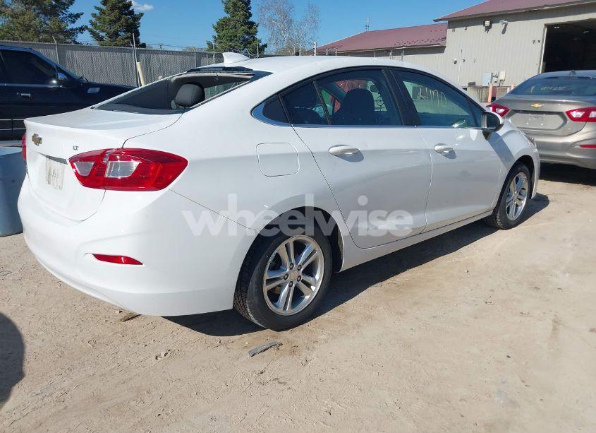 Photo 4 of 2017 Chevrolet Cruze LT AUTO (VIN 1G1BE5SM5H7156277)
