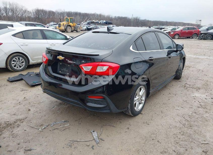 Photo 4 of 2017 Chevrolet Cruze LT AUTO (VIN 1G1BE5SM5H7160748)