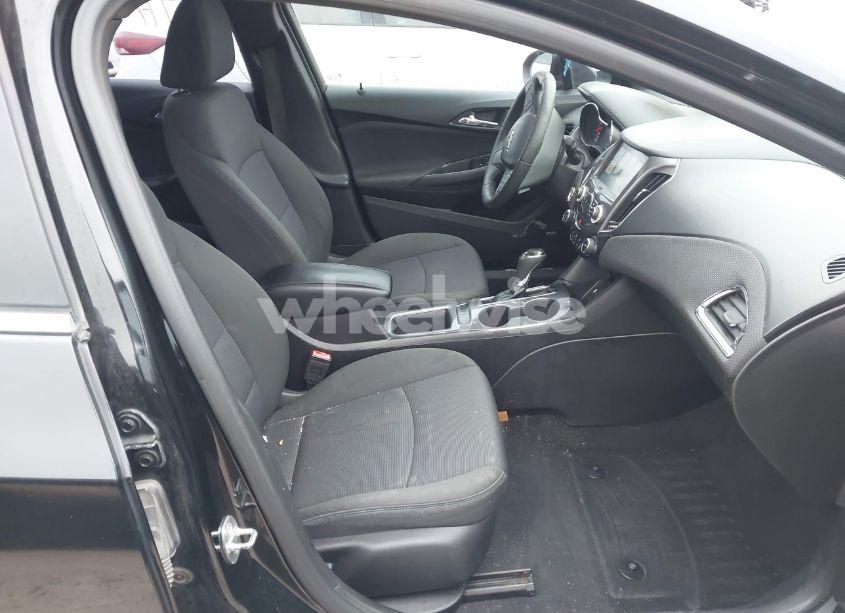 Photo 5 of 2017 Chevrolet Cruze LT AUTO (VIN 1G1BE5SM5H7160748)