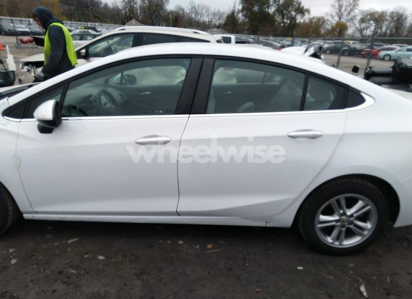 Photo 15 of 2017 Chevrolet Cruze LT AUTO (VIN 1G1BE5SM5H7160782)