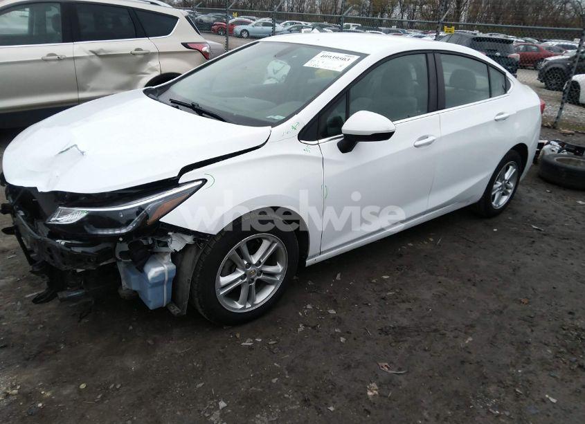 Photo 2 of 2017 Chevrolet Cruze LT AUTO (VIN 1G1BE5SM5H7160782)