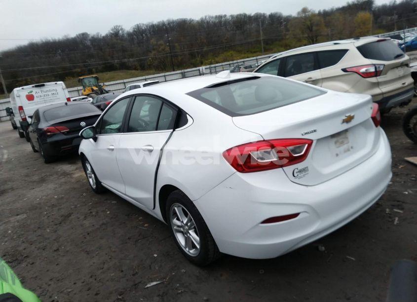 Photo 3 of 2017 Chevrolet Cruze LT AUTO (VIN 1G1BE5SM5H7160782)