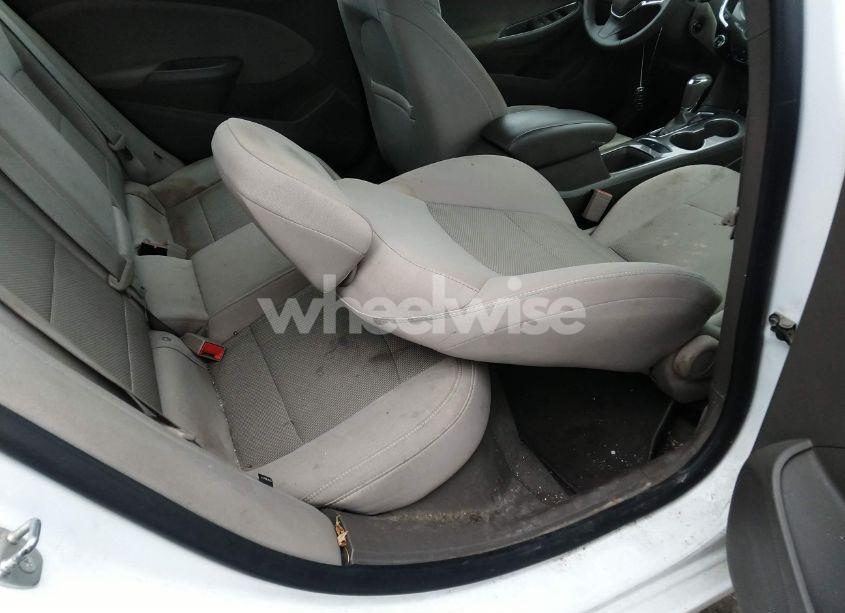 Photo 8 of 2017 Chevrolet Cruze LT AUTO (VIN 1G1BE5SM5H7160782)