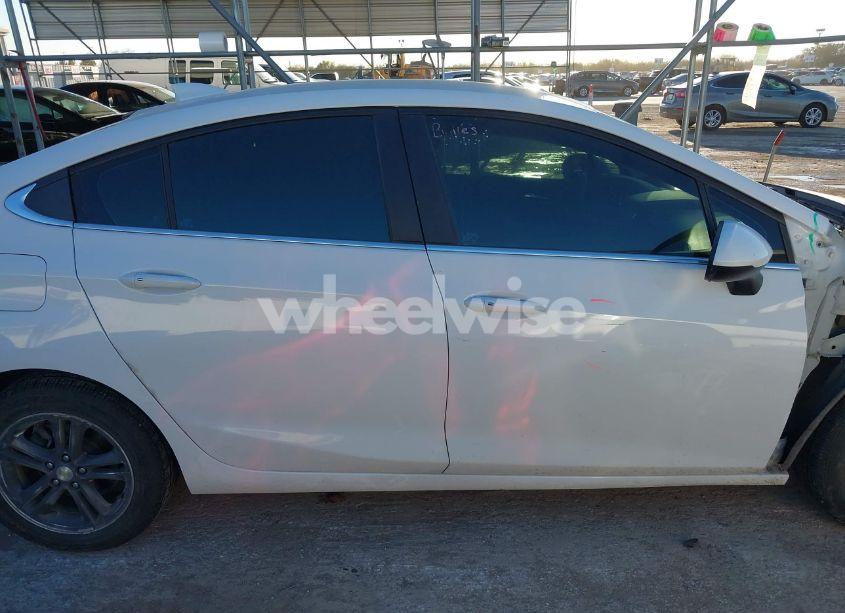 Photo 13 of 2017 Chevrolet Cruze LT AUTO (VIN 1G1BE5SM5H7162399)