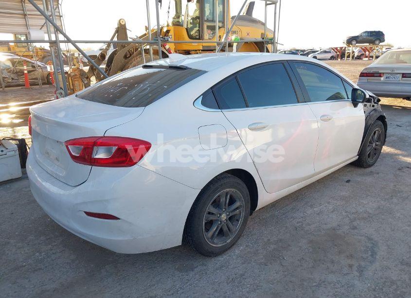 Photo 4 of 2017 Chevrolet Cruze LT AUTO (VIN 1G1BE5SM5H7162399)