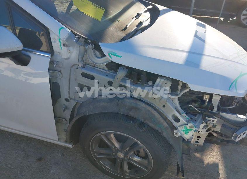 Photo 6 of 2017 Chevrolet Cruze LT AUTO (VIN 1G1BE5SM5H7162399)