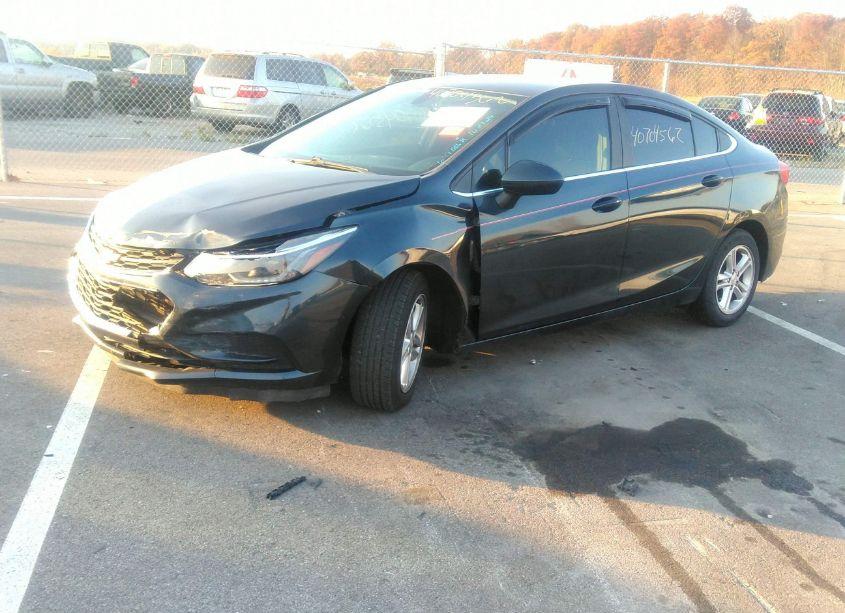 Photo 2 of 2017 Chevrolet Cruze LT AUTO (VIN 1G1BE5SM5H7162578)