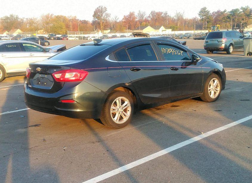 Photo 4 of 2017 Chevrolet Cruze LT AUTO (VIN 1G1BE5SM5H7162578)