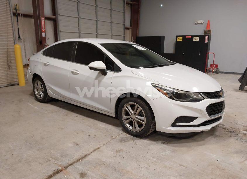 2017 Chevrolet Cruze LT AUTO (VIN 1G1BE5SM5H7163066) main photo