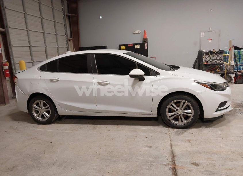Photo 13 of 2017 Chevrolet Cruze LT AUTO (VIN 1G1BE5SM5H7163066)
