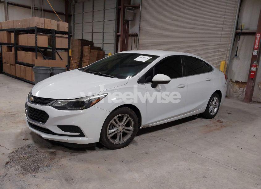 Photo 2 of 2017 Chevrolet Cruze LT AUTO (VIN 1G1BE5SM5H7163066)