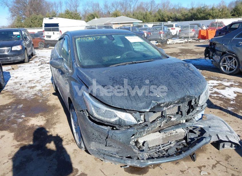 2017 Chevrolet Cruze LT AUTO (VIN 1G1BE5SM5H7166100) main photo