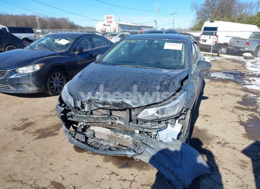 Photo 2 of 2017 Chevrolet Cruze LT AUTO (VIN 1G1BE5SM5H7166100)