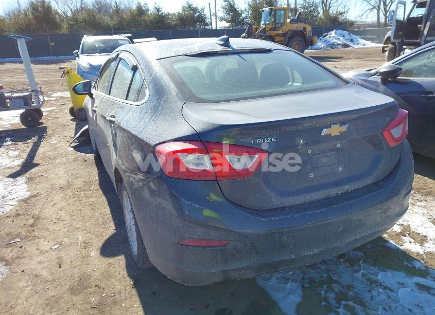 Photo 3 of 2017 Chevrolet Cruze LT AUTO (VIN 1G1BE5SM5H7166100)