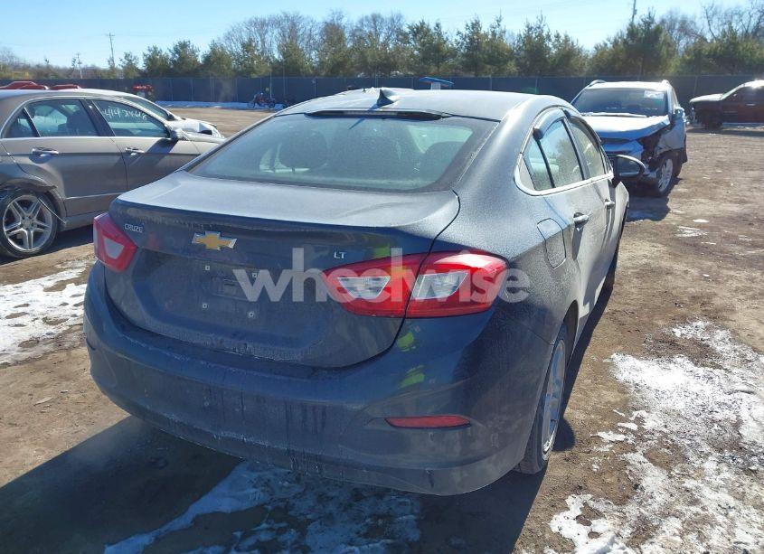 Photo 4 of 2017 Chevrolet Cruze LT AUTO (VIN 1G1BE5SM5H7166100)