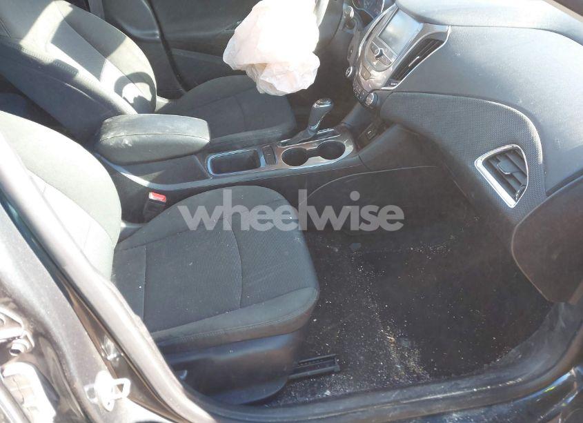 Photo 5 of 2017 Chevrolet Cruze LT AUTO (VIN 1G1BE5SM5H7166100)