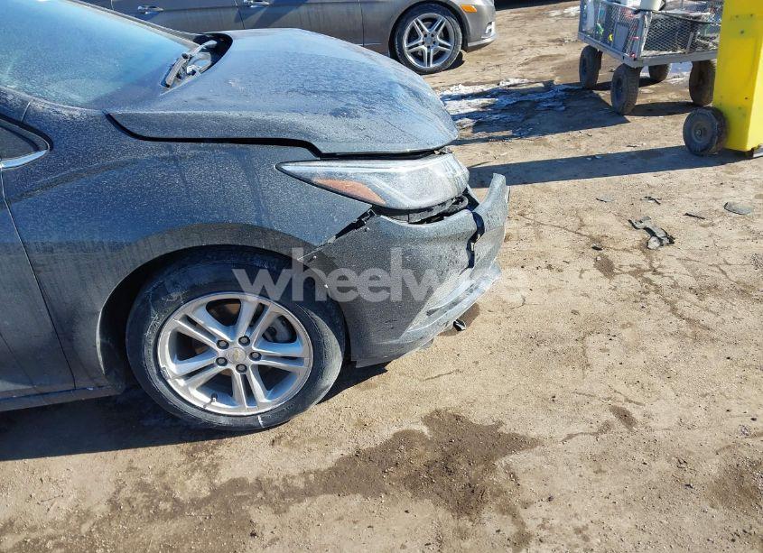 Photo 6 of 2017 Chevrolet Cruze LT AUTO (VIN 1G1BE5SM5H7166100)