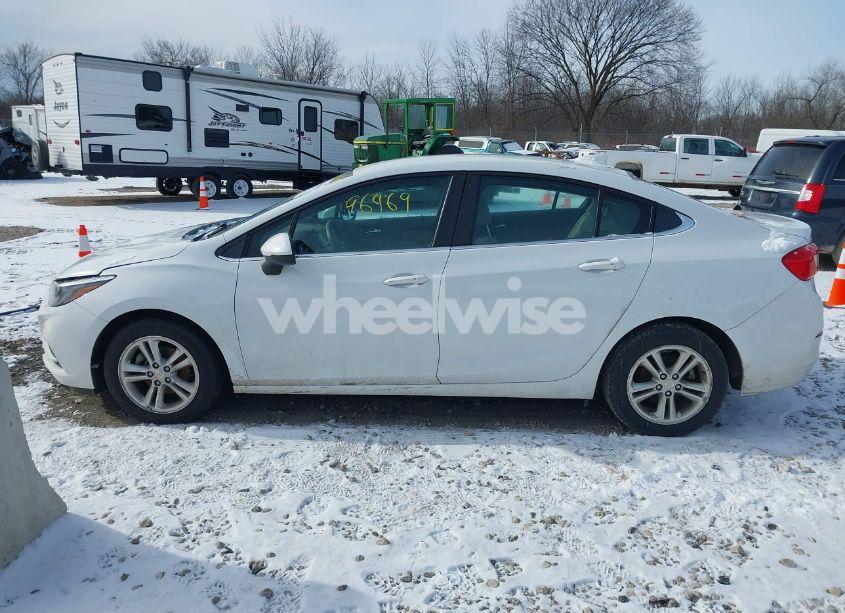 Photo 14 of 2017 Chevrolet Cruze LT AUTO (VIN 1G1BE5SM5H7171345)