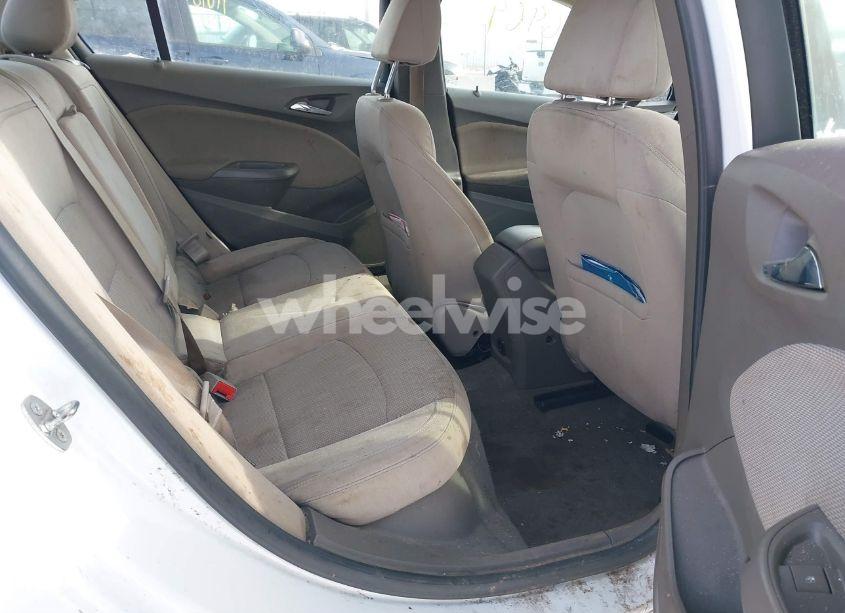 Photo 8 of 2017 Chevrolet Cruze LT AUTO (VIN 1G1BE5SM5H7171345)