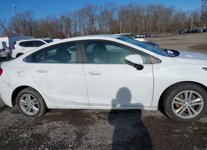 Photo 12 of 2017 Chevrolet Cruze LT AUTO (VIN 1G1BE5SM5H7194365)