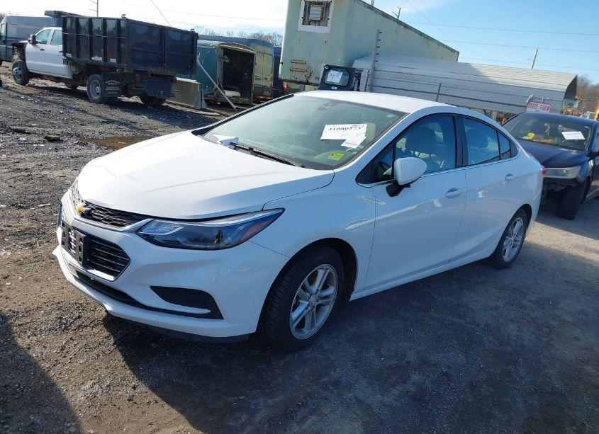 Photo 2 of 2017 Chevrolet Cruze LT AUTO (VIN 1G1BE5SM5H7194365)