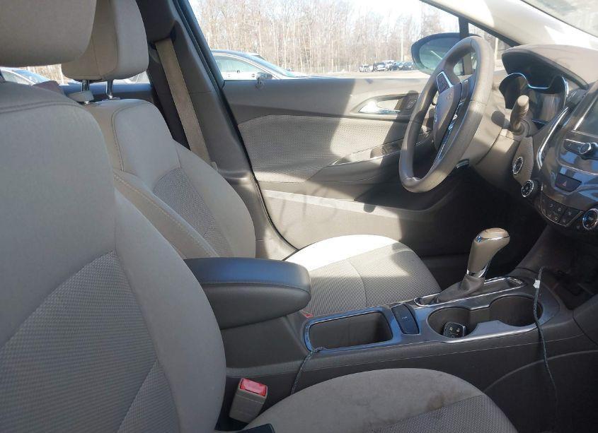Photo 5 of 2017 Chevrolet Cruze LT AUTO (VIN 1G1BE5SM5H7194365)
