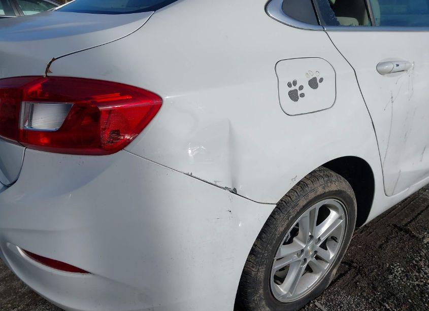 Photo 6 of 2017 Chevrolet Cruze LT AUTO (VIN 1G1BE5SM5H7194365)