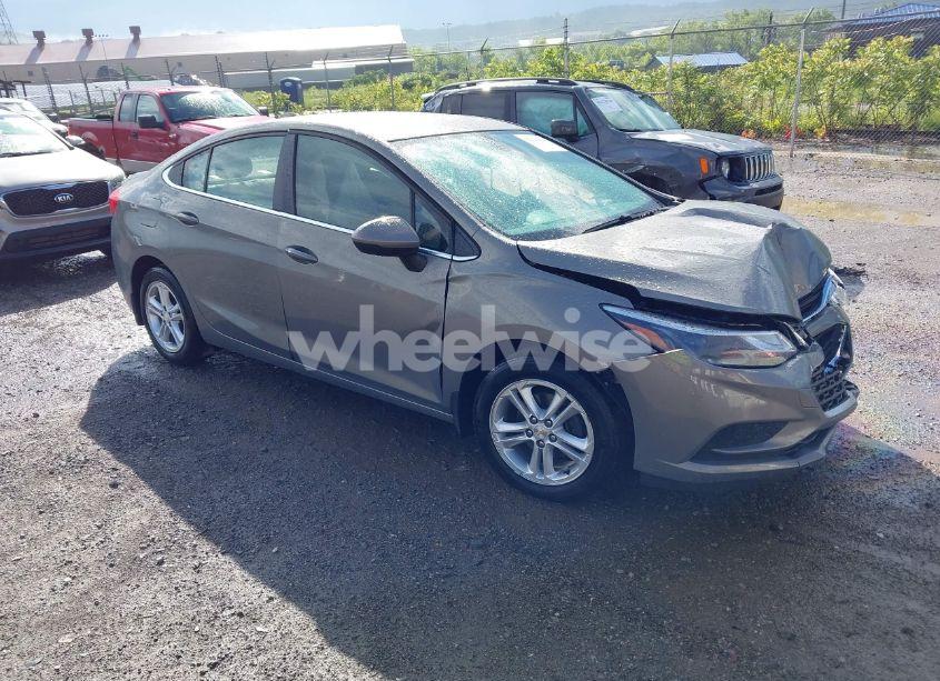 2017 Chevrolet Cruze LT AUTO (VIN 1G1BE5SM5H7200634) main photo